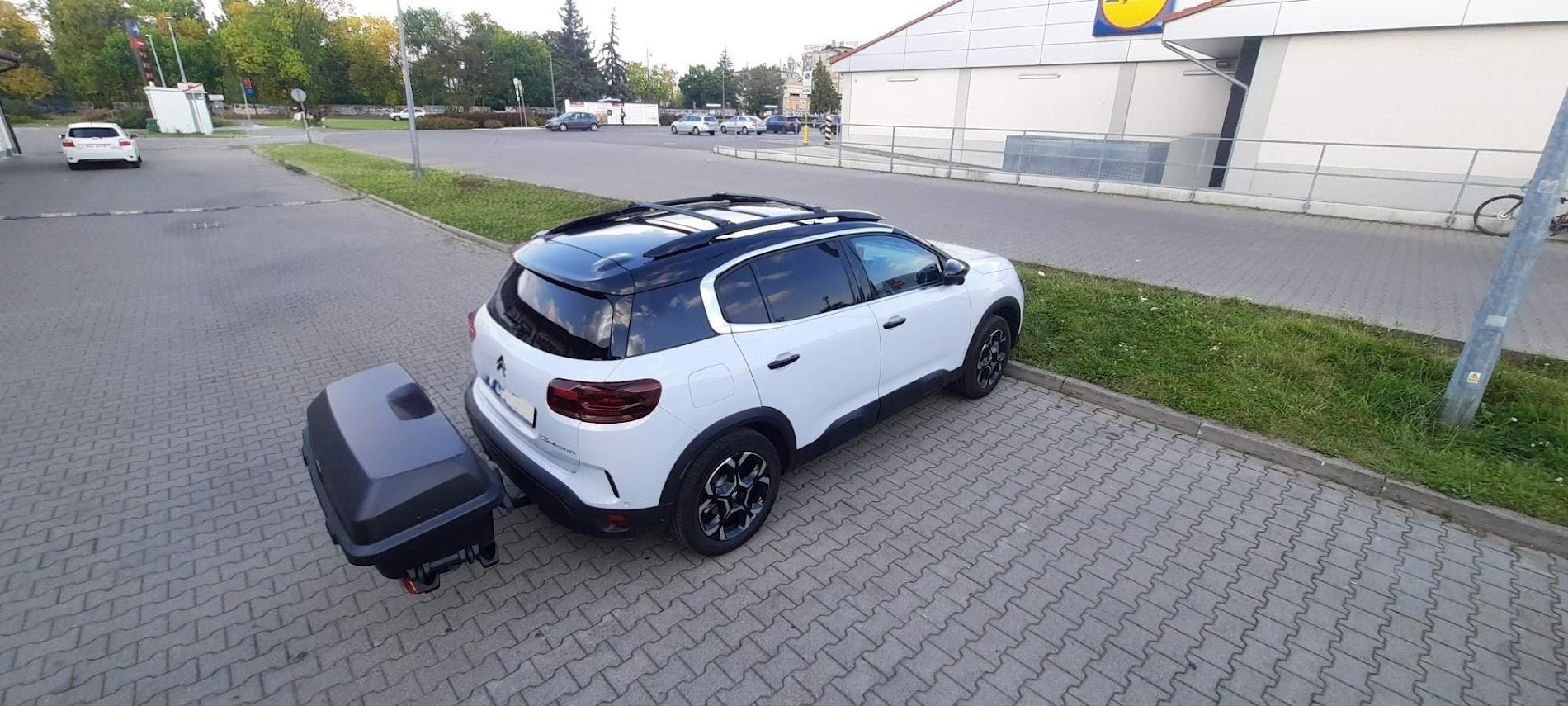 Citroen C5 Aircross z relingami Thule Santu Thule Epos 2 Citroen C5 Aircross z relingami Thule Santu Thule Epos 2